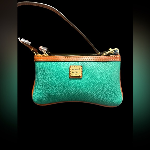 Dooney & Bourke Handbags - Dooney & Bourke NWT wristlet Green